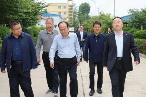 洛阳市农业农村局局长赵红艺陪同甘肃省平凉市静宁县考察组到洛阳开云官方在线入口考察指导工作