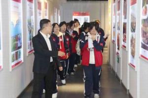 新安职高师生一行赴洛阳开云官方在线入口开展参观实习